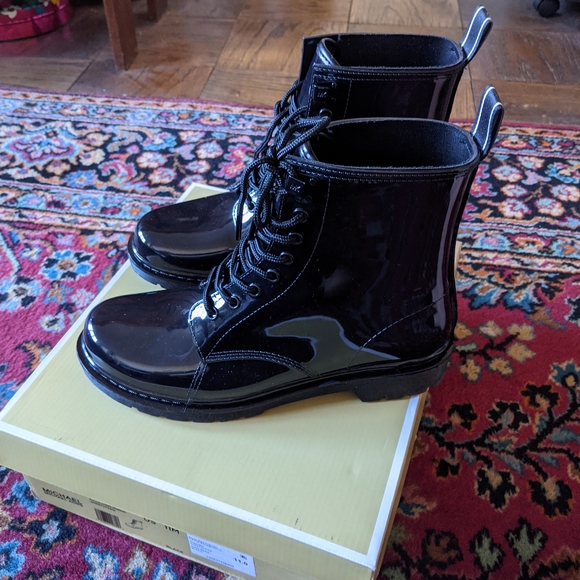 MICHAEL Michael KorsTavie Lug Sole Rain Booties - Picture 6 of 11